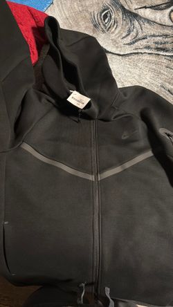 Black nike tech