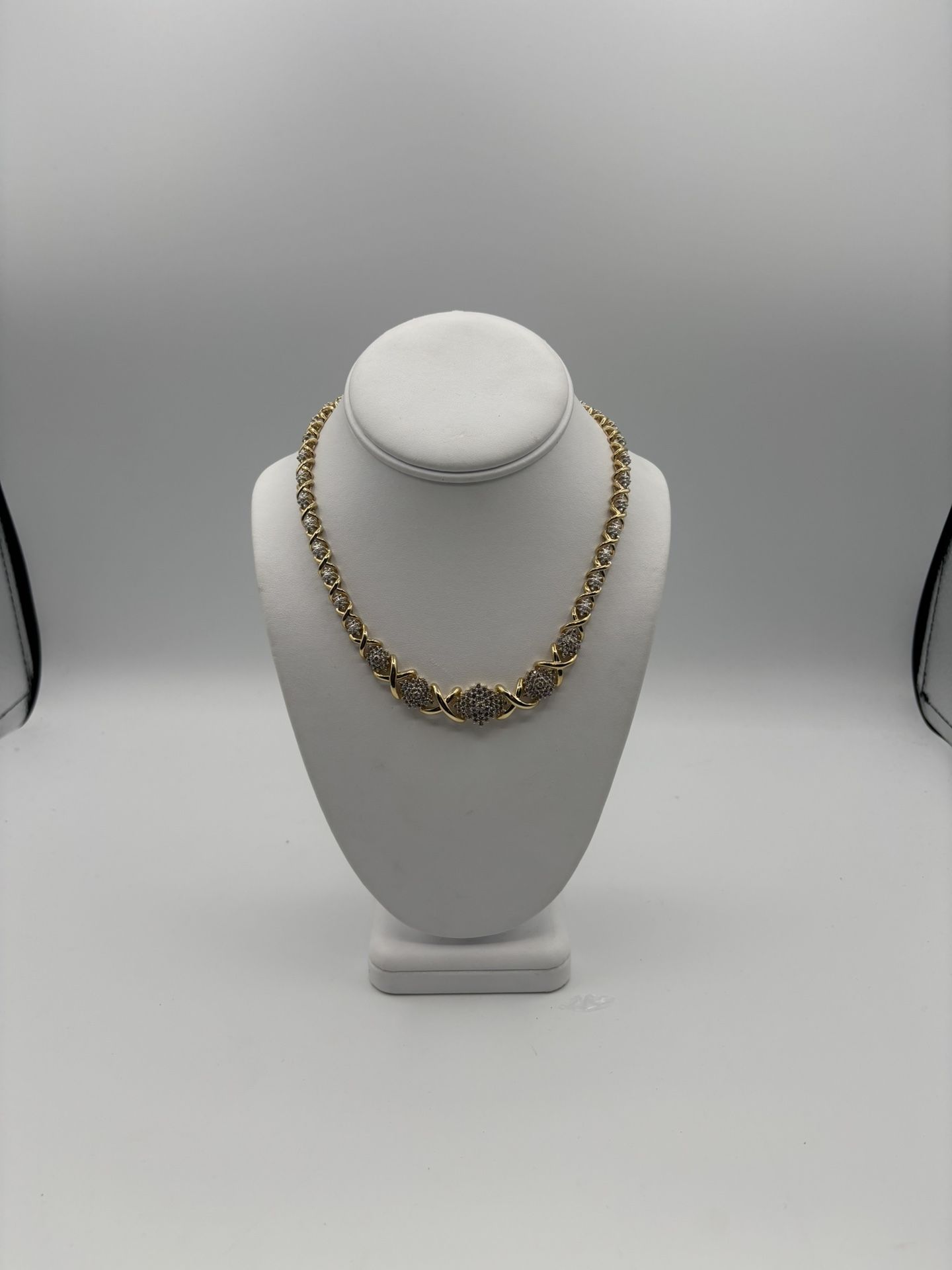 14kt Yellow Gold 2.35ct tw Diamond Necklace in Black Pouch