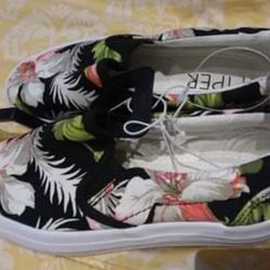 New with tags - Piper Hawaiian Design Slip on Sneakers - size 1