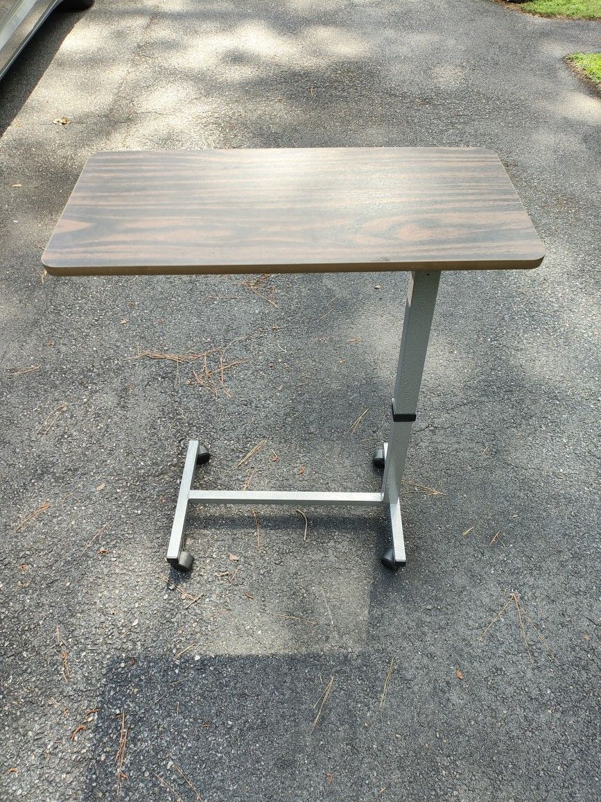 Adjustable Standing Desk Table