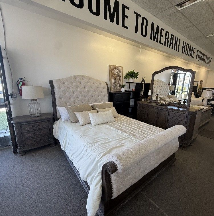 Display Sale ‼️$1999‼️ 4 PC Queen Bedroom Set