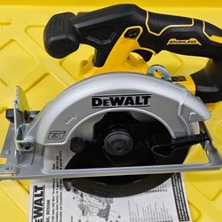 New Dewalt 
20V MAX Cordless 6.5 in. Circular Saw (Tool Only)