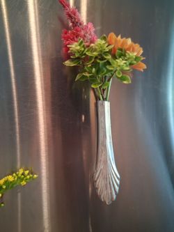 Magnet flower vase