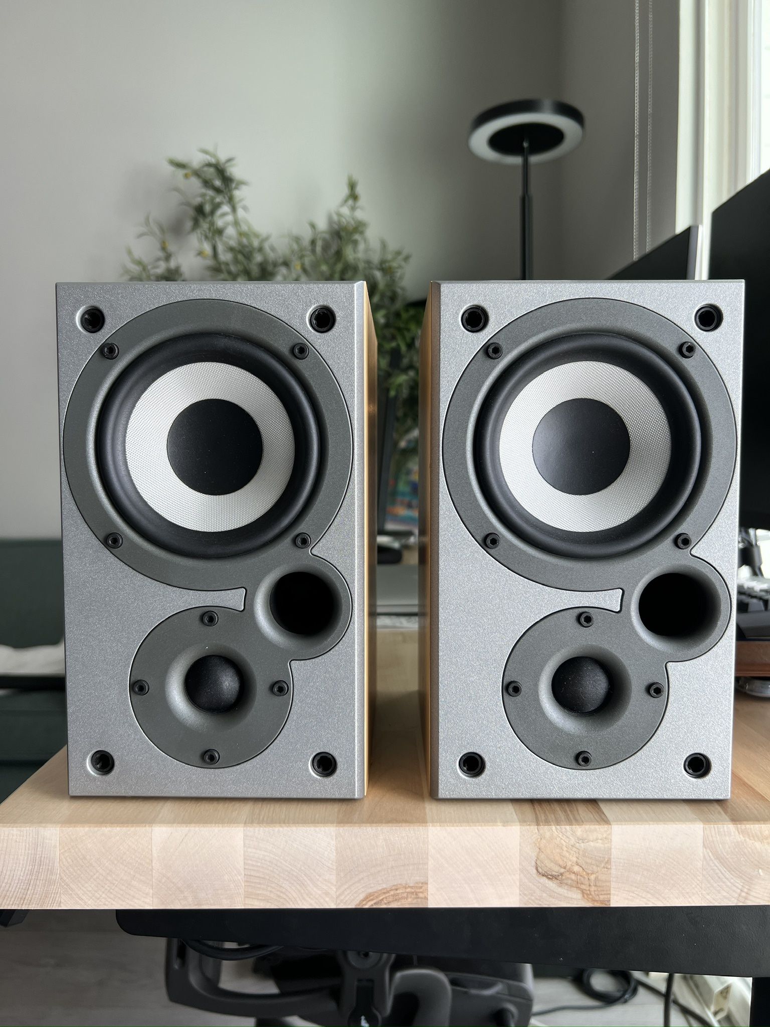Mission 8VET Bookshelf Speakers, 1 Pair - Used Tested