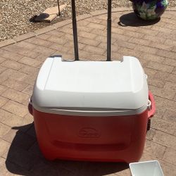 Igloo Cooler With Containers