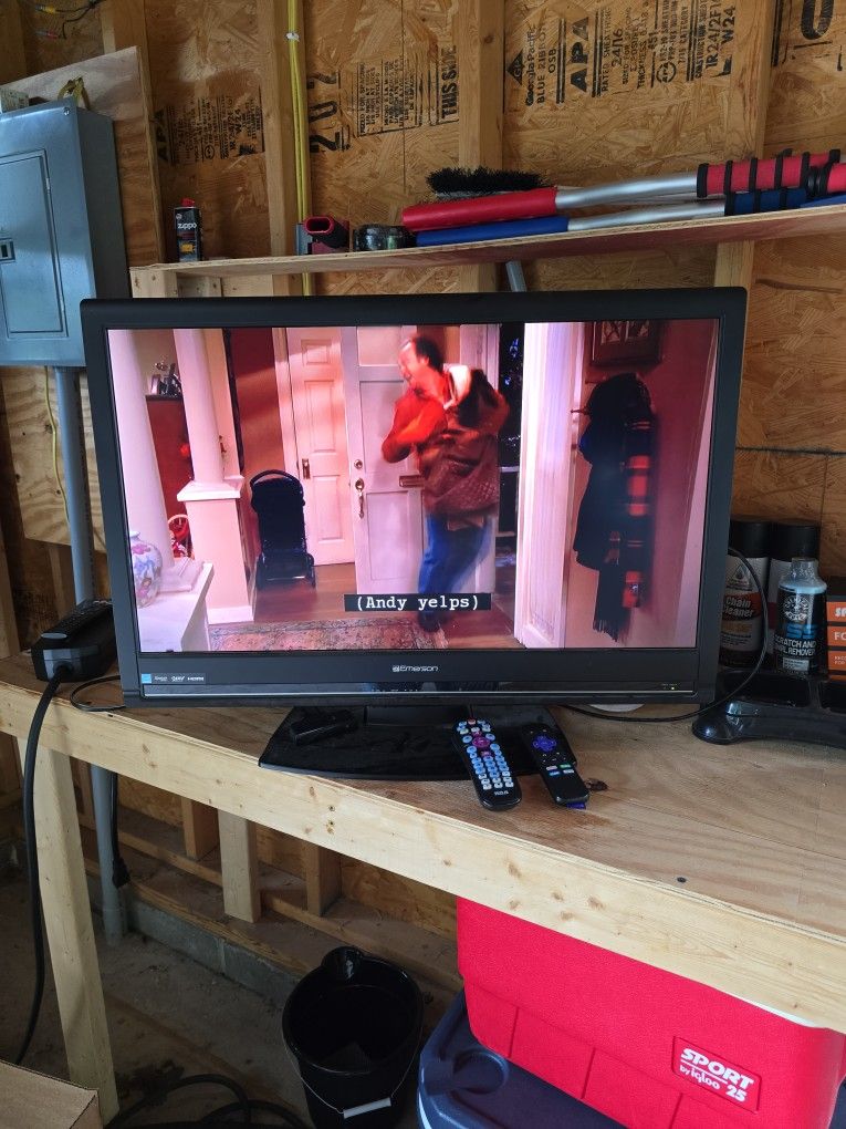 Emerson 32" TV & Roku