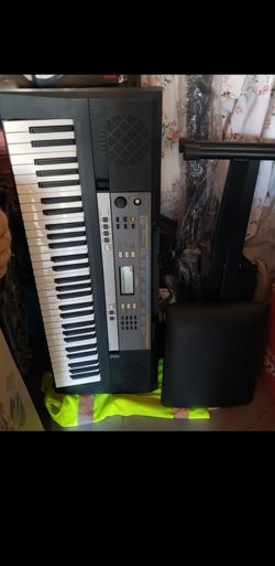 Yamaha Ypt-240 Electric Keyboard And Stand And Seat