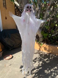 Halloween Battery Operated Hanging White Bloody Skull Ghost