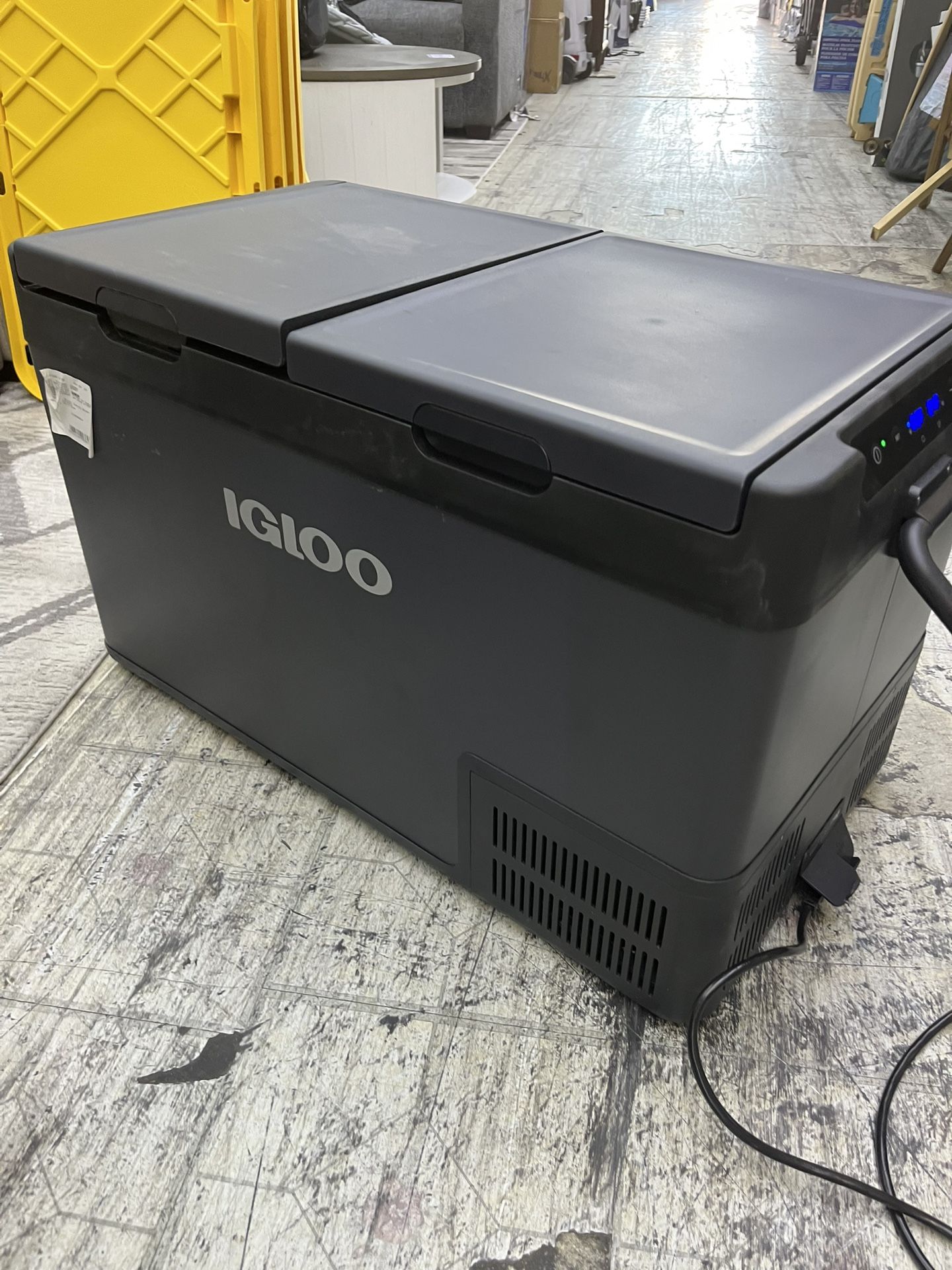 Igloo 83 quart Dual Zone Active Cooler
