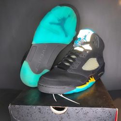 Aqua 5's Size 10.5 Mens