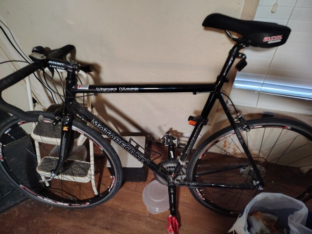 Motobacane Vent Noir 700