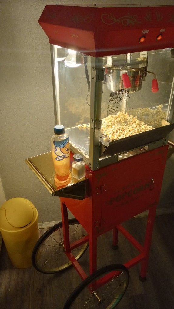 Great Northern Popcorn Red 8 Ounce All Star GNP-800 Classic Style Popcorn Machine with Cart