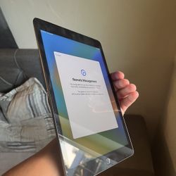 iPad 9th  Gen  For Parts/repair