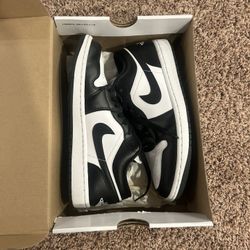 Woman’s size 8 jordan’s 