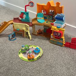 VTech Go! Go! Cory Carson House Playset with 5 Cars – Lights & Sounds