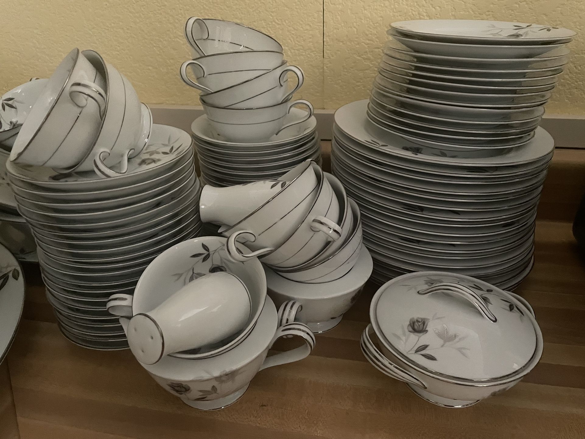 Noritake Rosamor