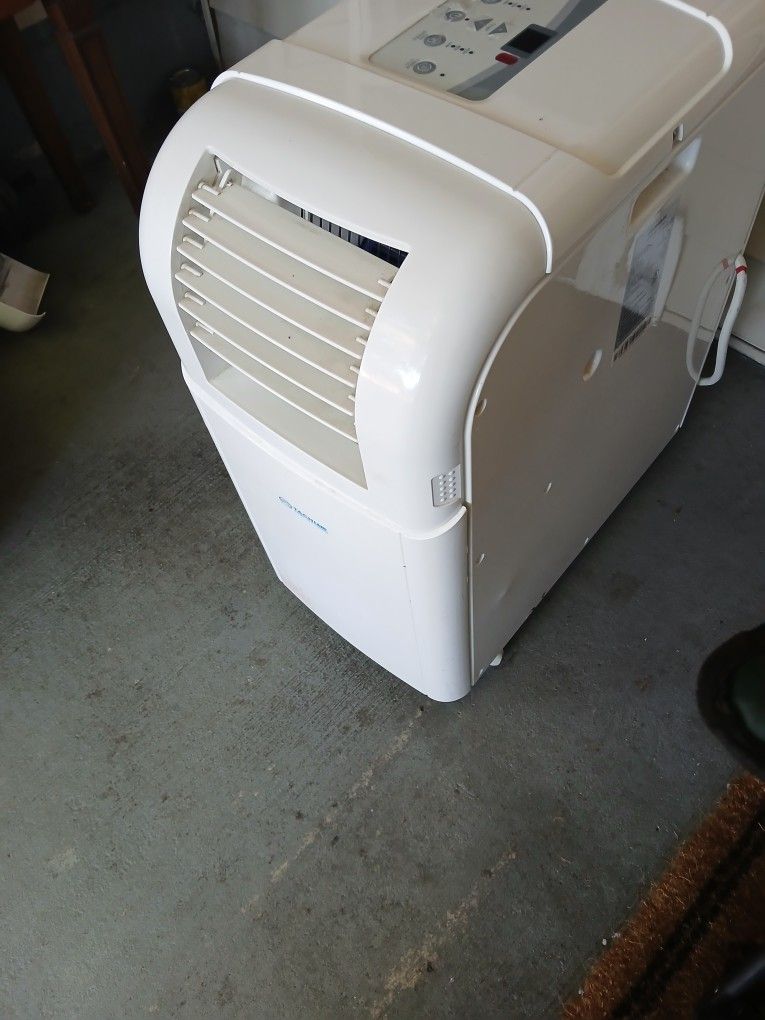 12,000 BTUs Air Conditioner $50