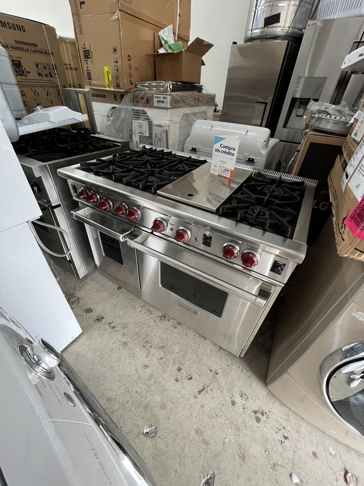 WOLF 48” RANGE WITH 6 GAS BURNERS / GRIDDLE AND DOUBLE OVEN