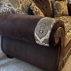 Very Good Condition Loveseat Couch