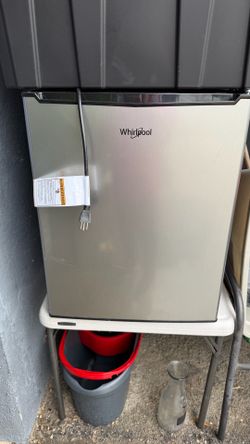 Whirlpool 2.7 cu ft Mini Refrigerator - Stainless Steel