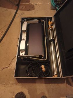 Lowel Softlight Professional Tungsten Lighting Kit with 9ft Tripod Stand &Case