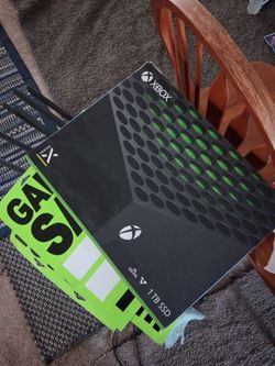 Xbox like new 450.
