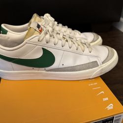 Nike Men's Classic Basketball Shoe