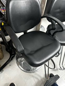 Black styling chair