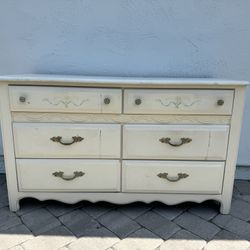 Broyhill Dresser