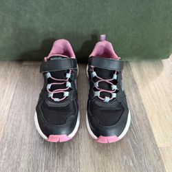 Size 2 - Kid’s Reebok Velcro Shoe 