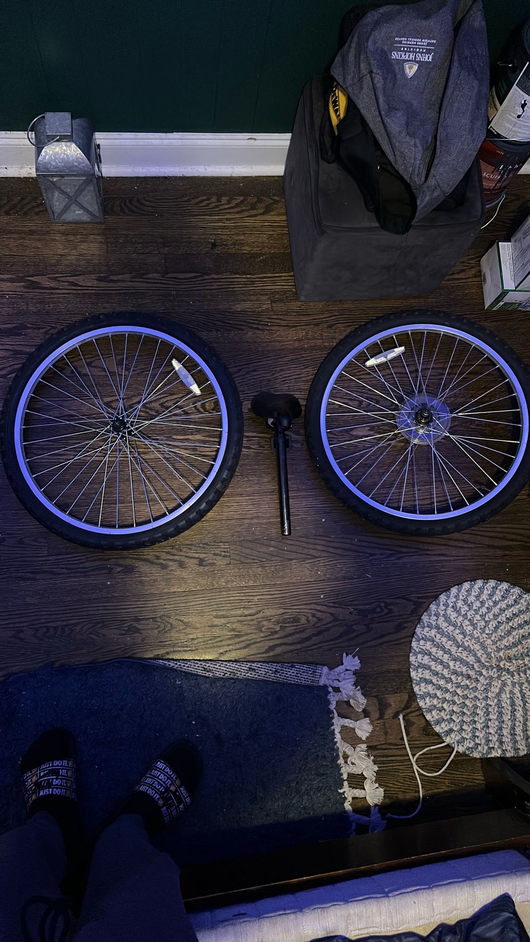 Mountain Bike Wheels And Seat