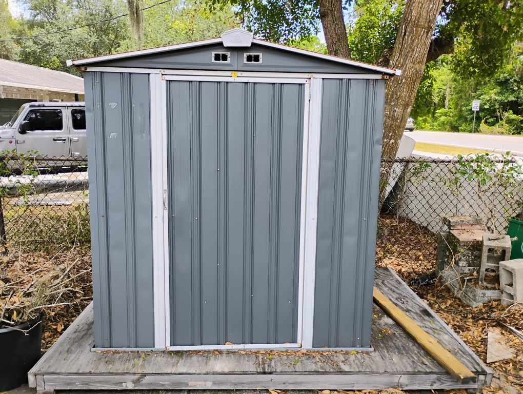 Shed w/platform for Trade...