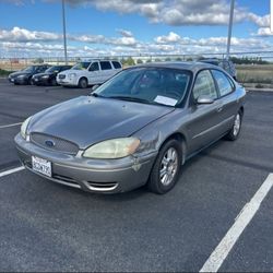 2004 Ford Taurus
