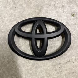 Grille Emblem - Toyota Tundra 2014-2025 (90975-A2005) 