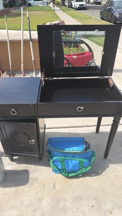 Vanity desk
