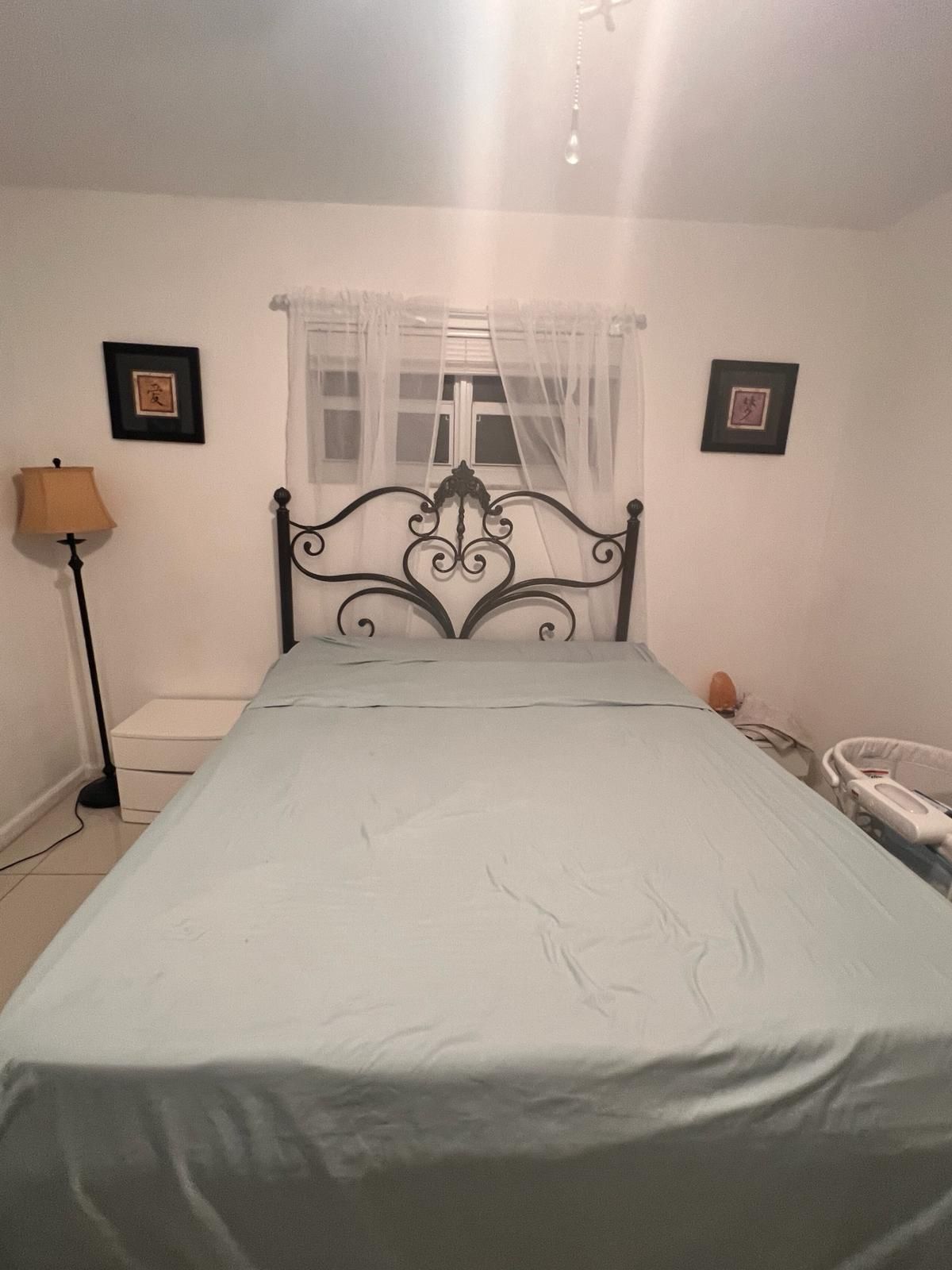 Metal queen bed frame Cama matrimonial de metal