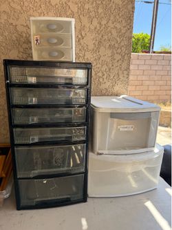 Storage containers