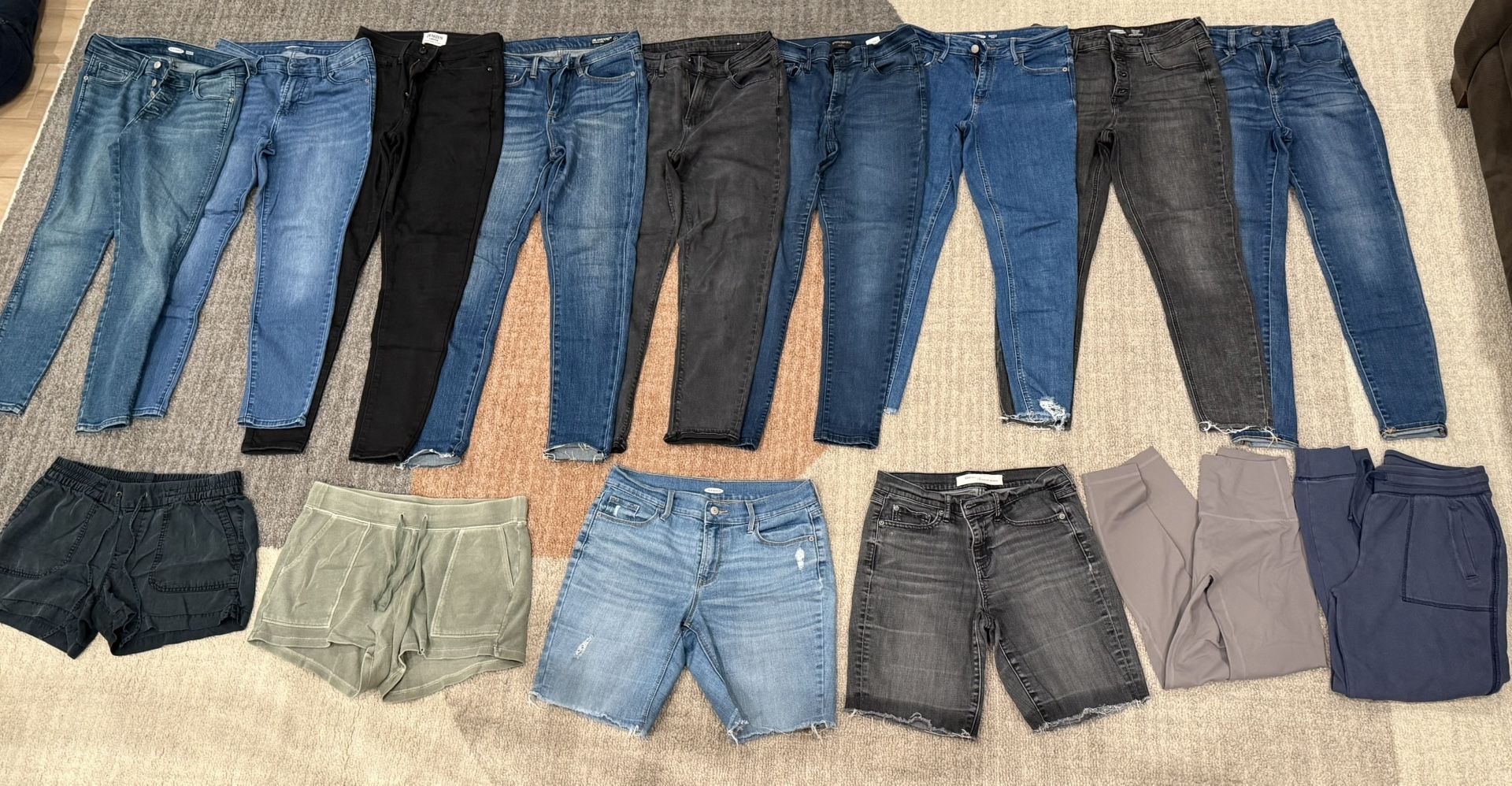 Women’s Clothes Lot Size 4-6 Or Small