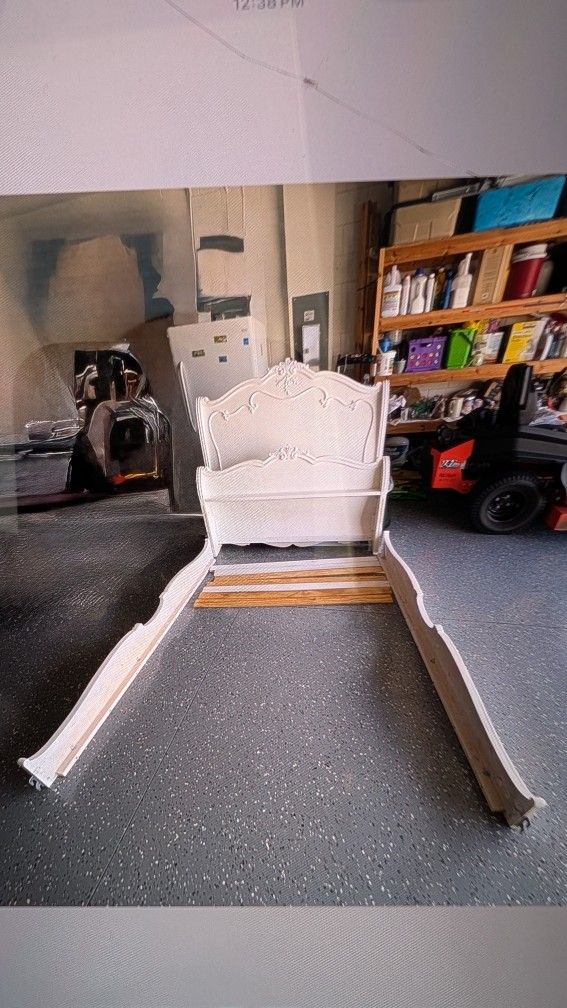 Disney Princess Full Bed Frame (Mattress Not Included 