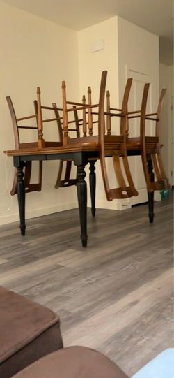 Brown 4 seater table (extends)