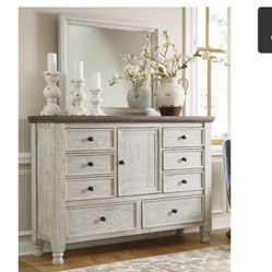 Ashelys Bedroom Set Dresser And Mirror And Bedframe 