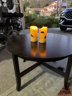 Round coffee table