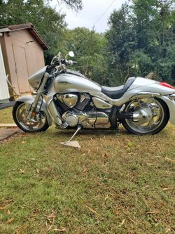 Suzuki M109R Cruiser  (Low Mileage)