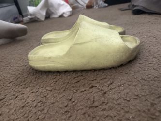 Yeezy Slide “glow Green