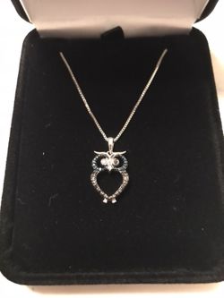 Blue real diamonds owl in excellent condition!!! Silver