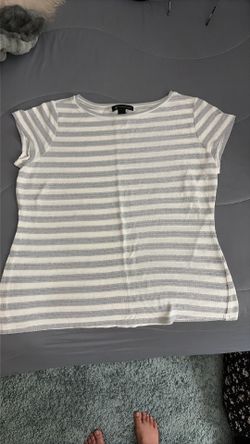 Women’s Gray/Wht shirt by INC