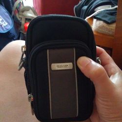 Kenneth Cole Camera/Cell Phone Bag. 