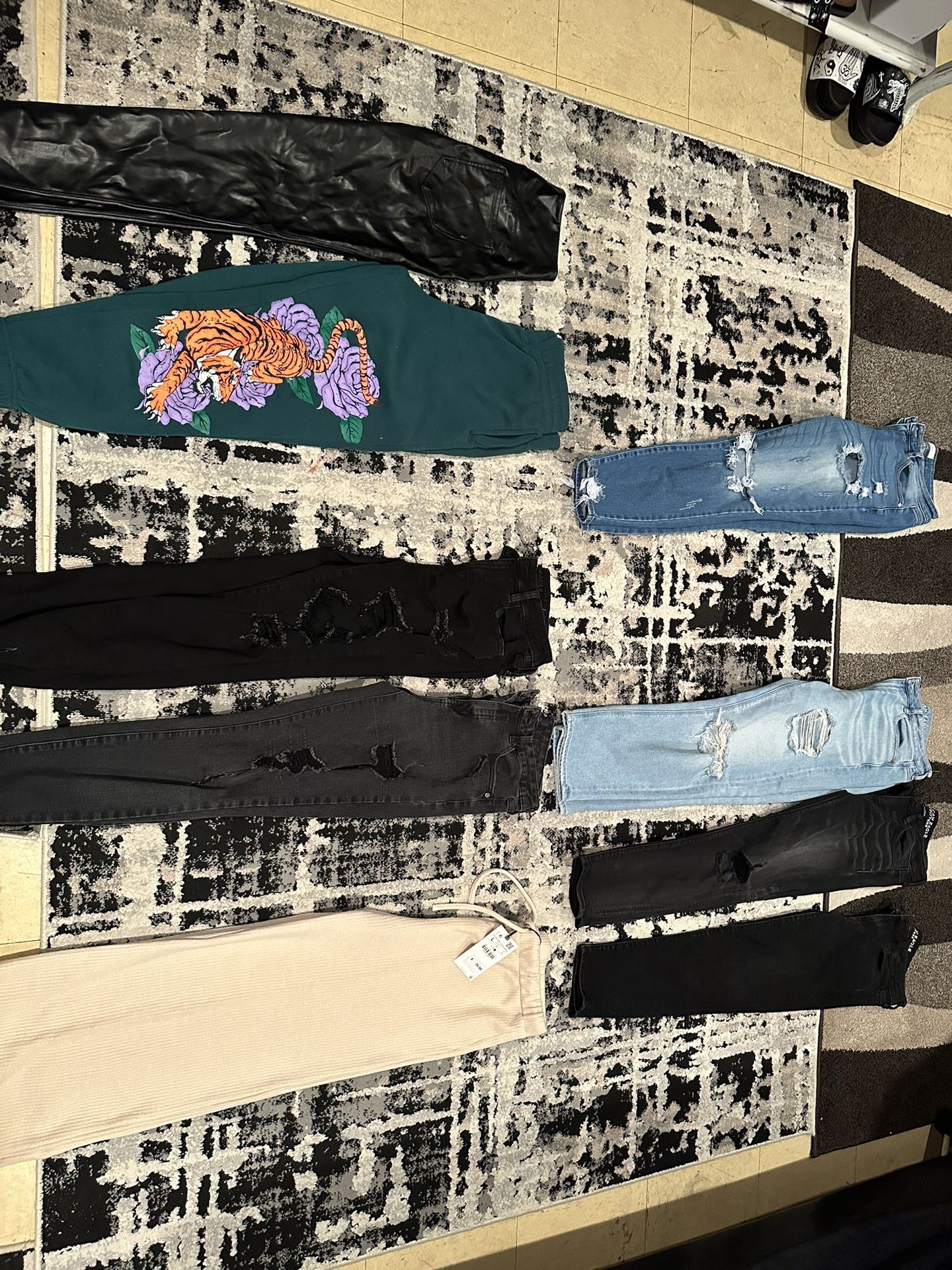 Women’s Pants Jeans Joggers Leggings Size Large 10/12