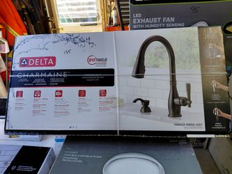 Delta Charmaine Pull-down Kitchen Sink Faucet With soap dispenser in Venetian Bronze