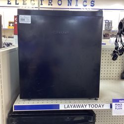 Hisense Mini Fridge- Compact Refrigerator 